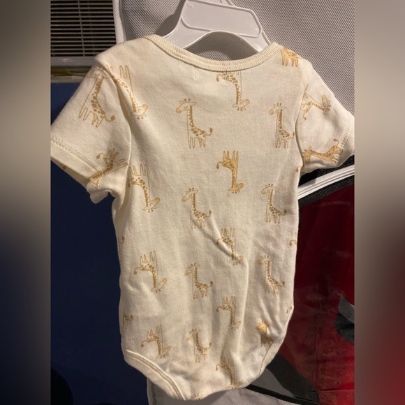 Tres Beau et Belle Infant Girls Giraffes Bodysuit, NWOT, size 6-9 months. - Picture 3 of 3
